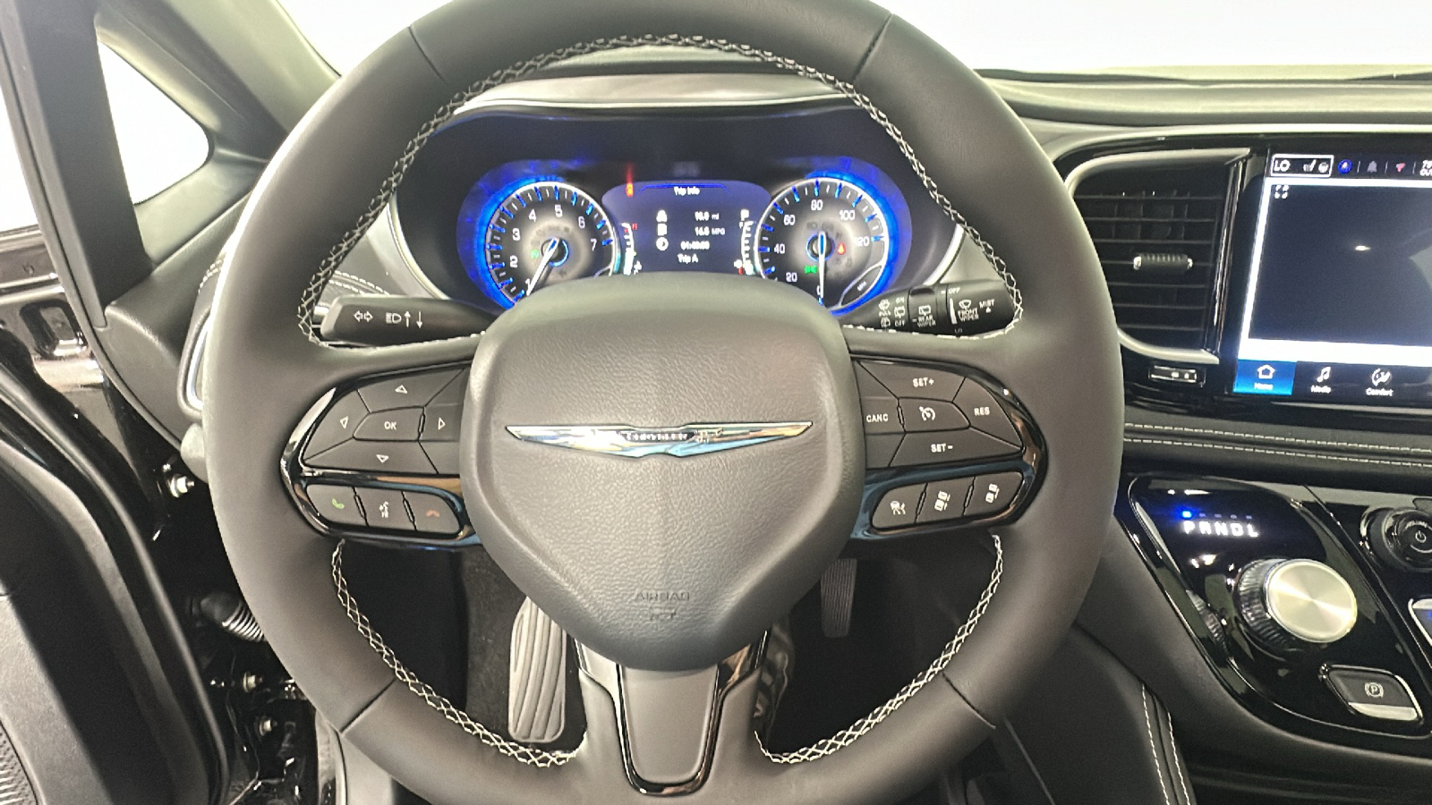 2025 Chrysler Pacifica Limited 32