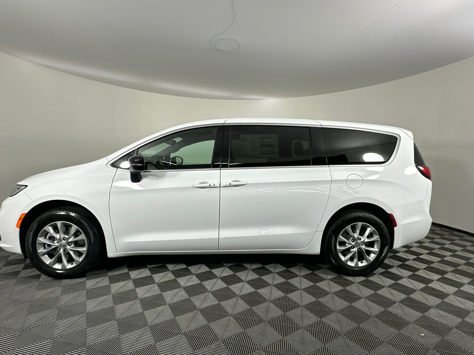 2025 Chrysler Pacifica Select 9