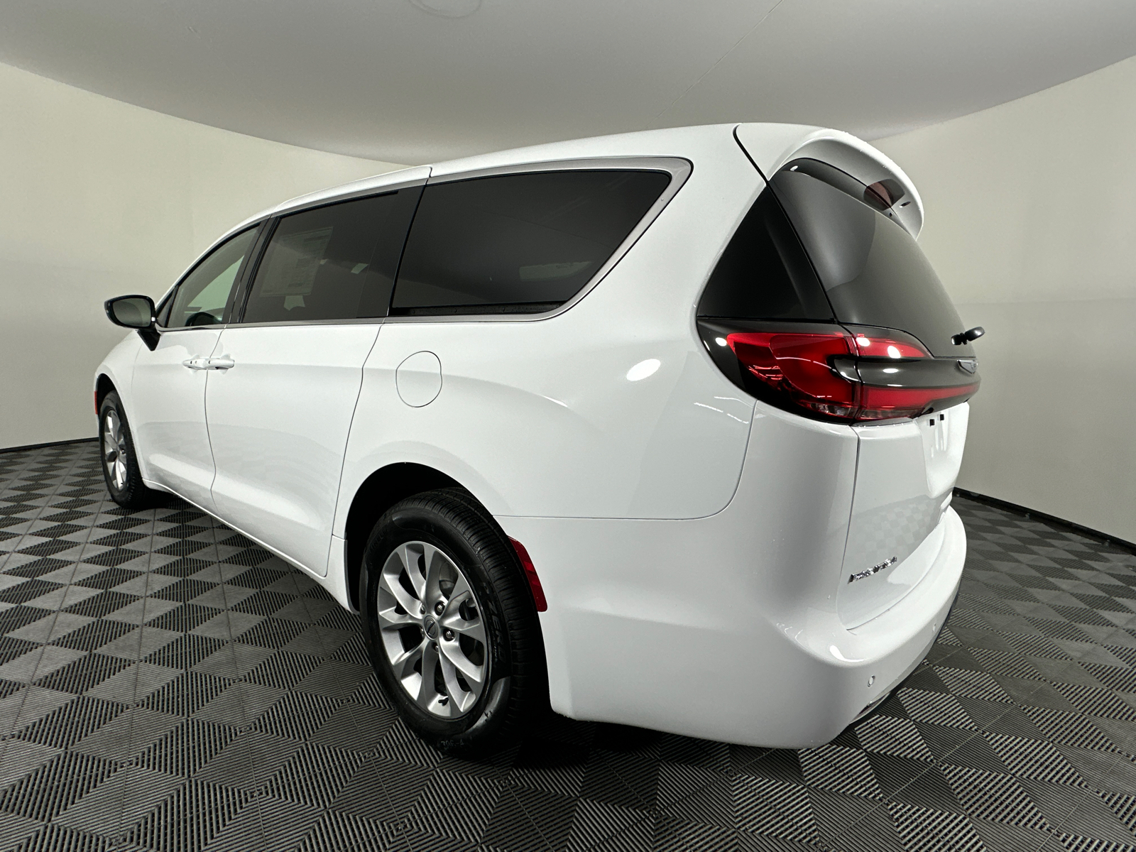 2025 Chrysler Pacifica Select 11