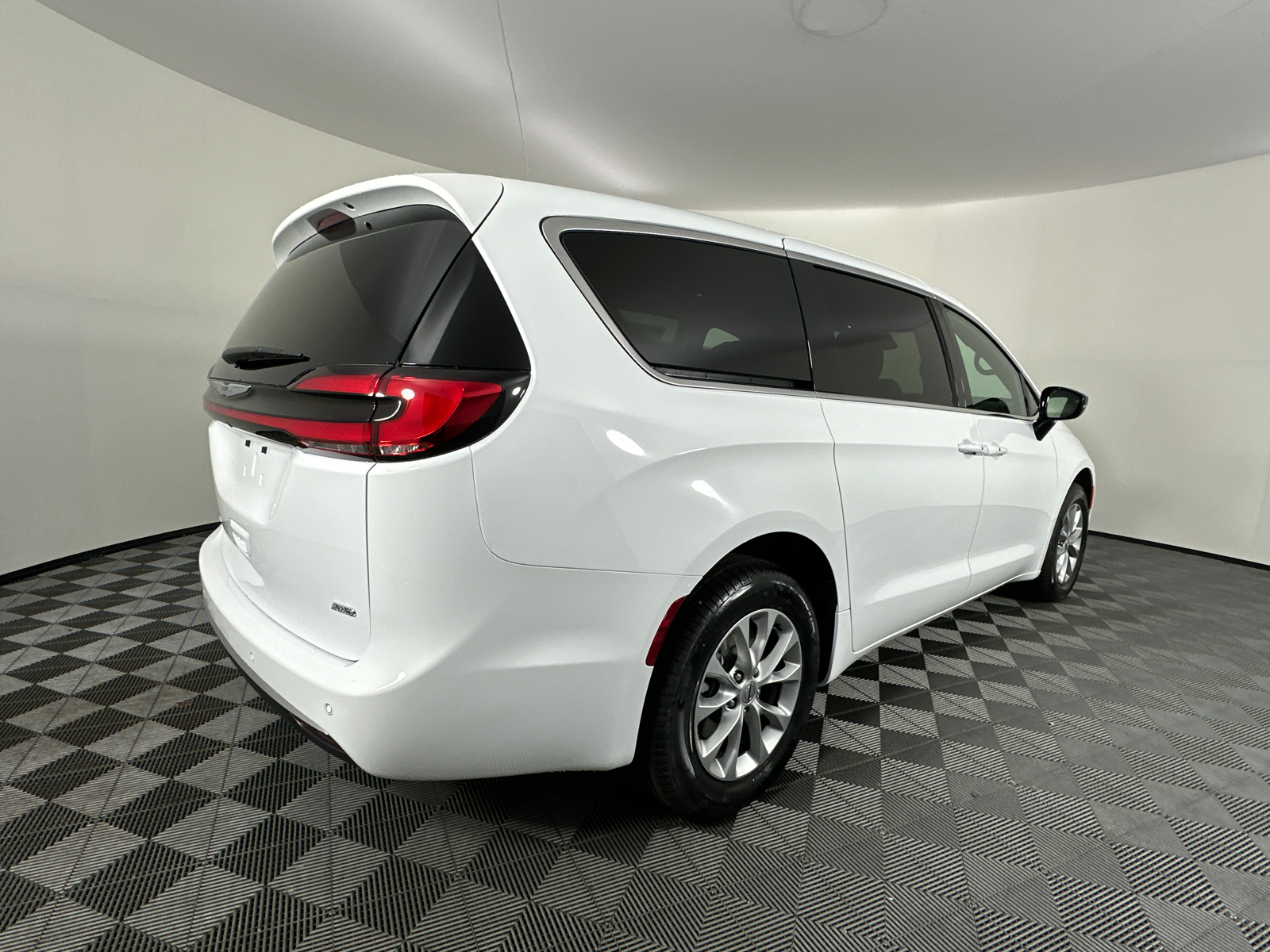 2025 Chrysler Pacifica Select 18