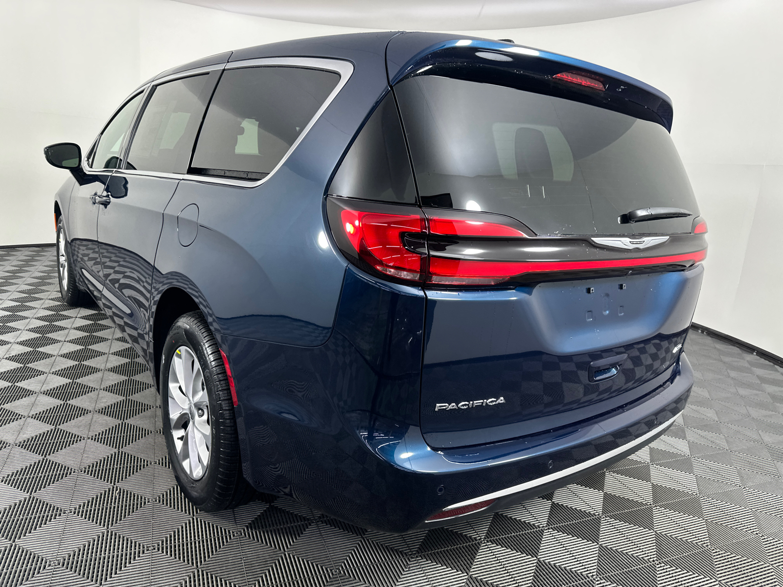 2025 Chrysler Pacifica Select 11