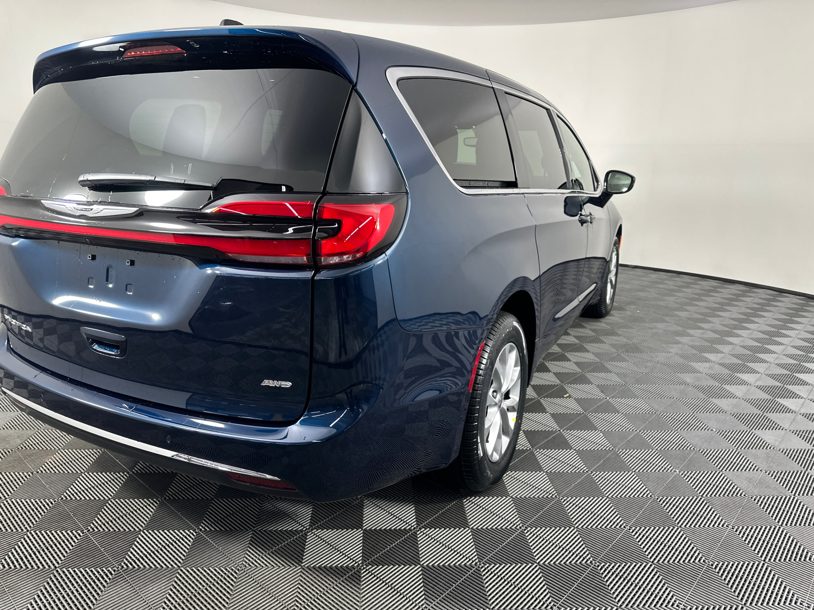 2025 Chrysler Pacifica Select 18