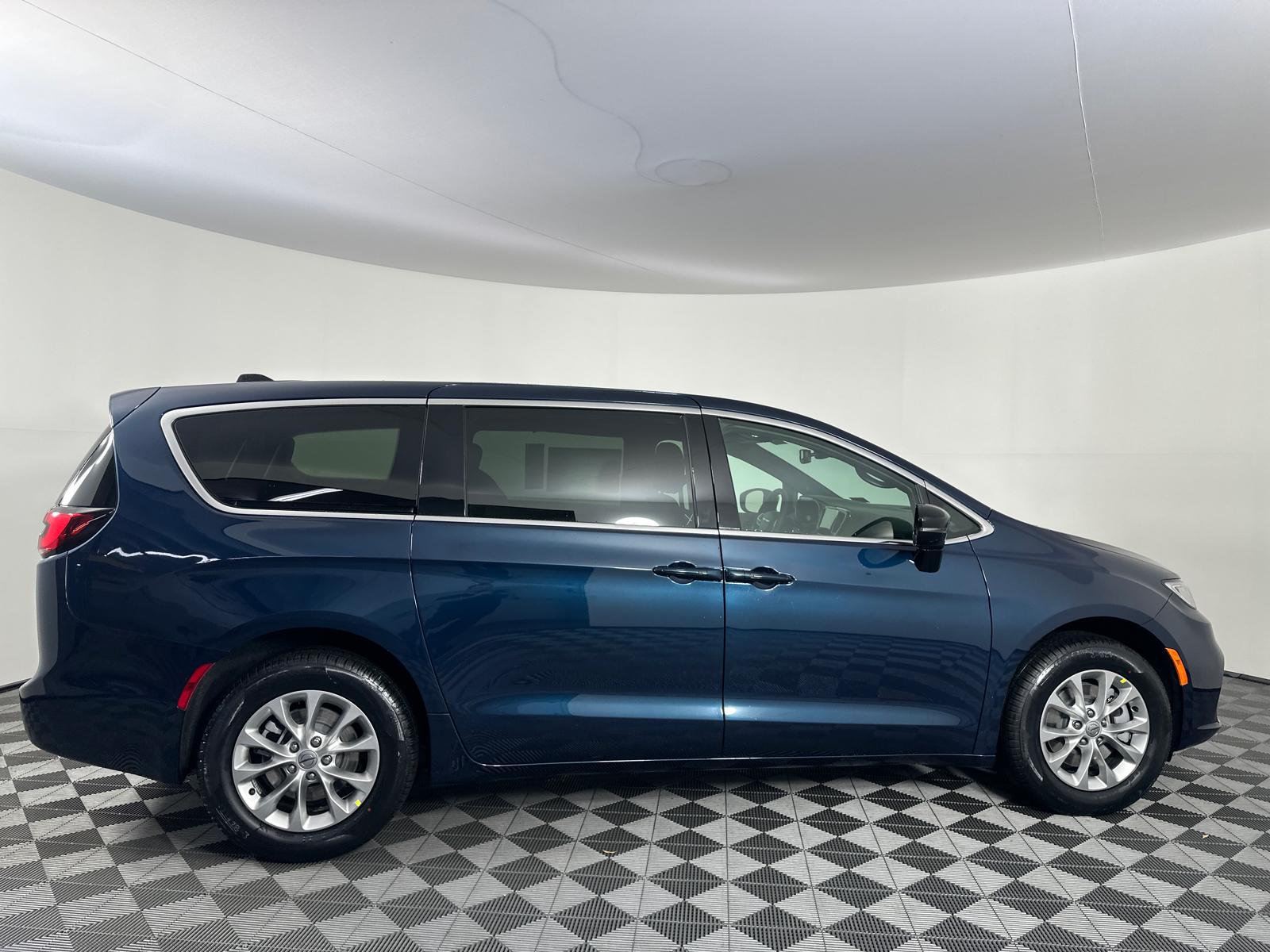 2025 Chrysler Pacifica Select 21