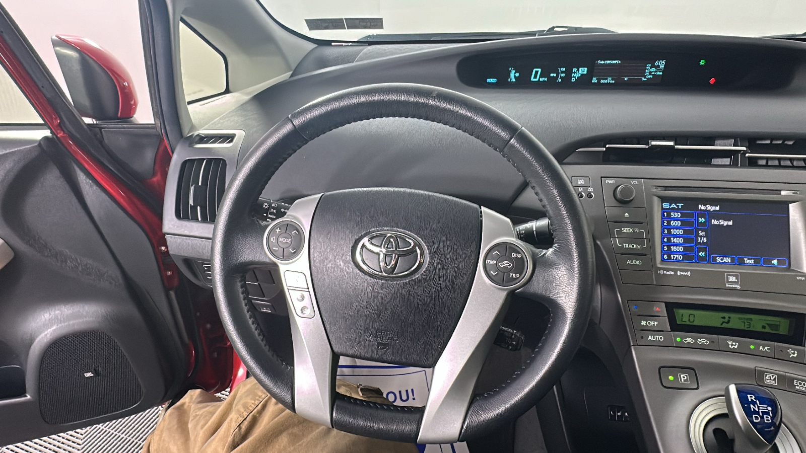 2015 Toyota Prius Four 35
