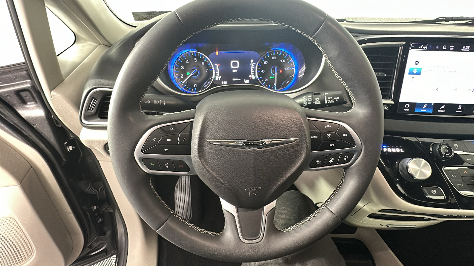 2022 Chrysler Pacifica Touring L 35
