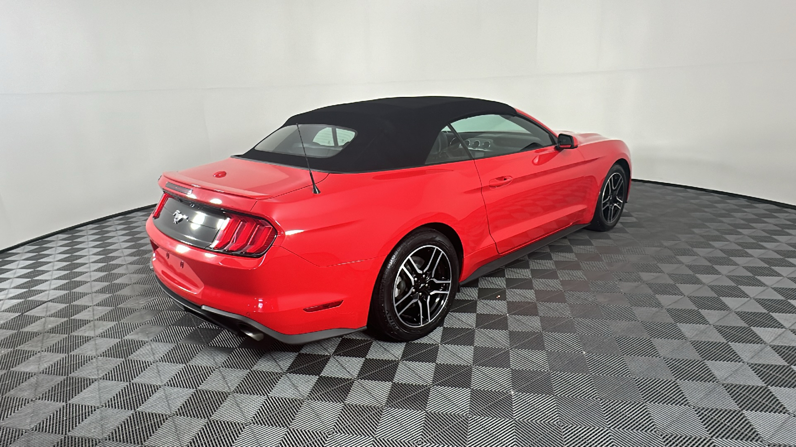 2021 Ford Mustang EcoBoost Premium 17