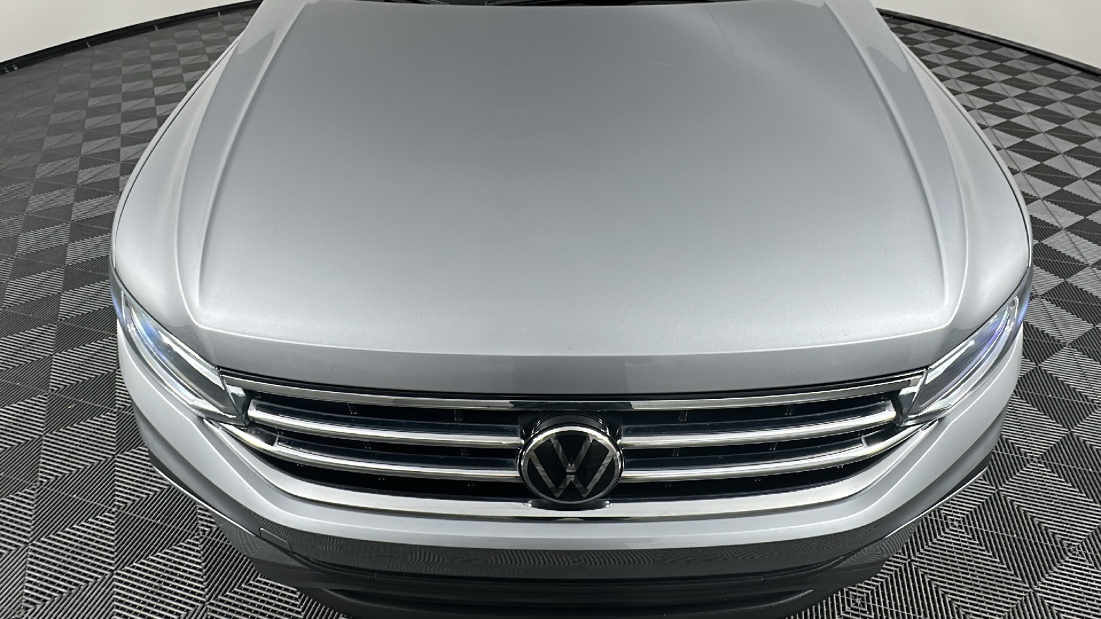 2023 Volkswagen Tiguan 2.0T SE 5