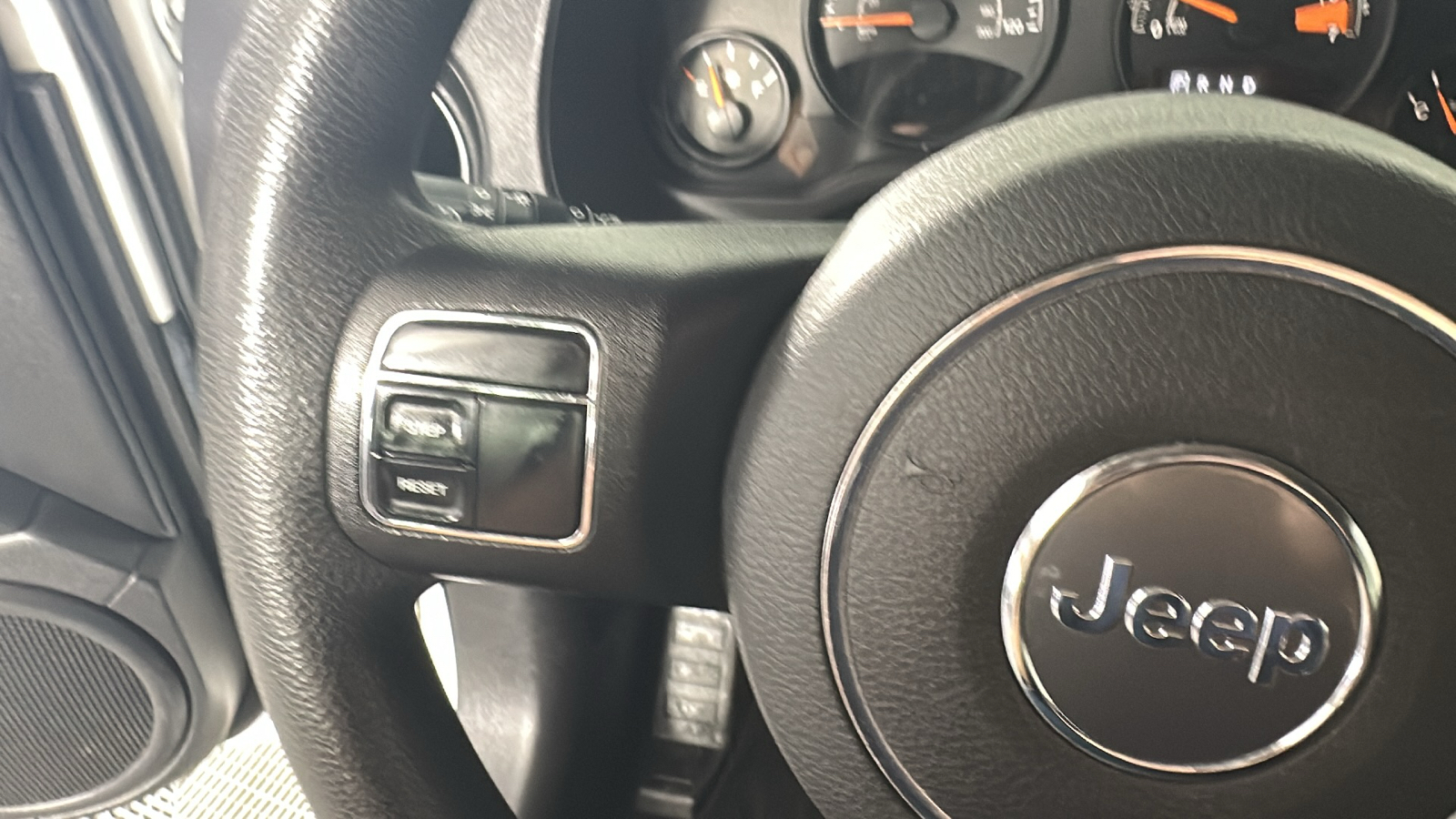 2016 Jeep Compass Sport 30