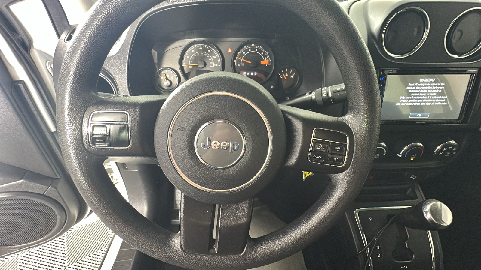 2016 Jeep Compass Sport 32