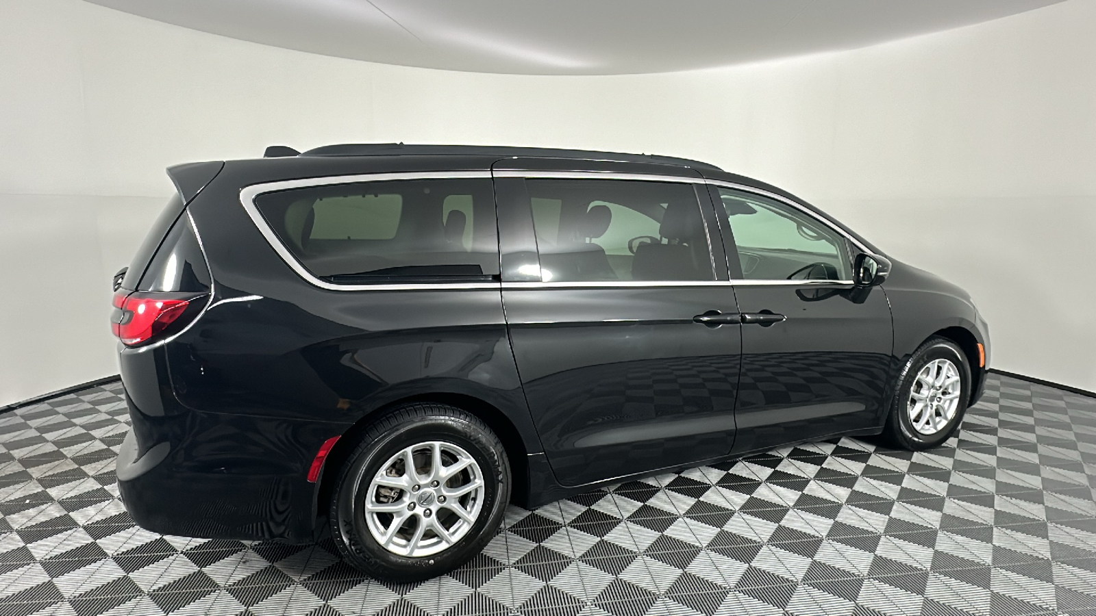 2022 Chrysler Pacifica Touring L 21