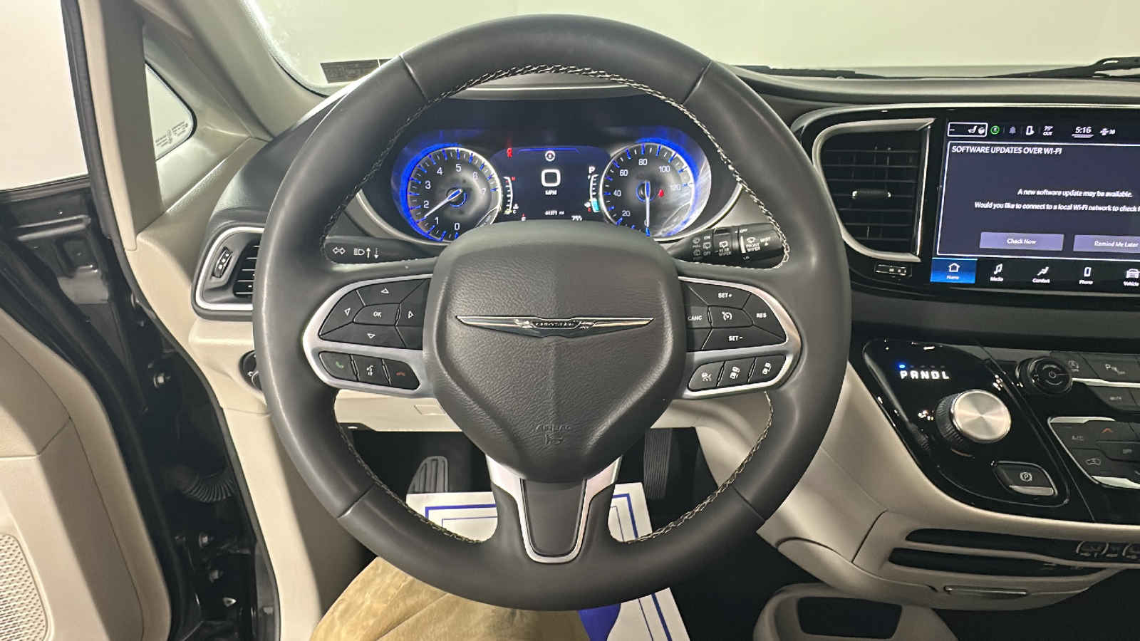 2022 Chrysler Pacifica Touring L 33