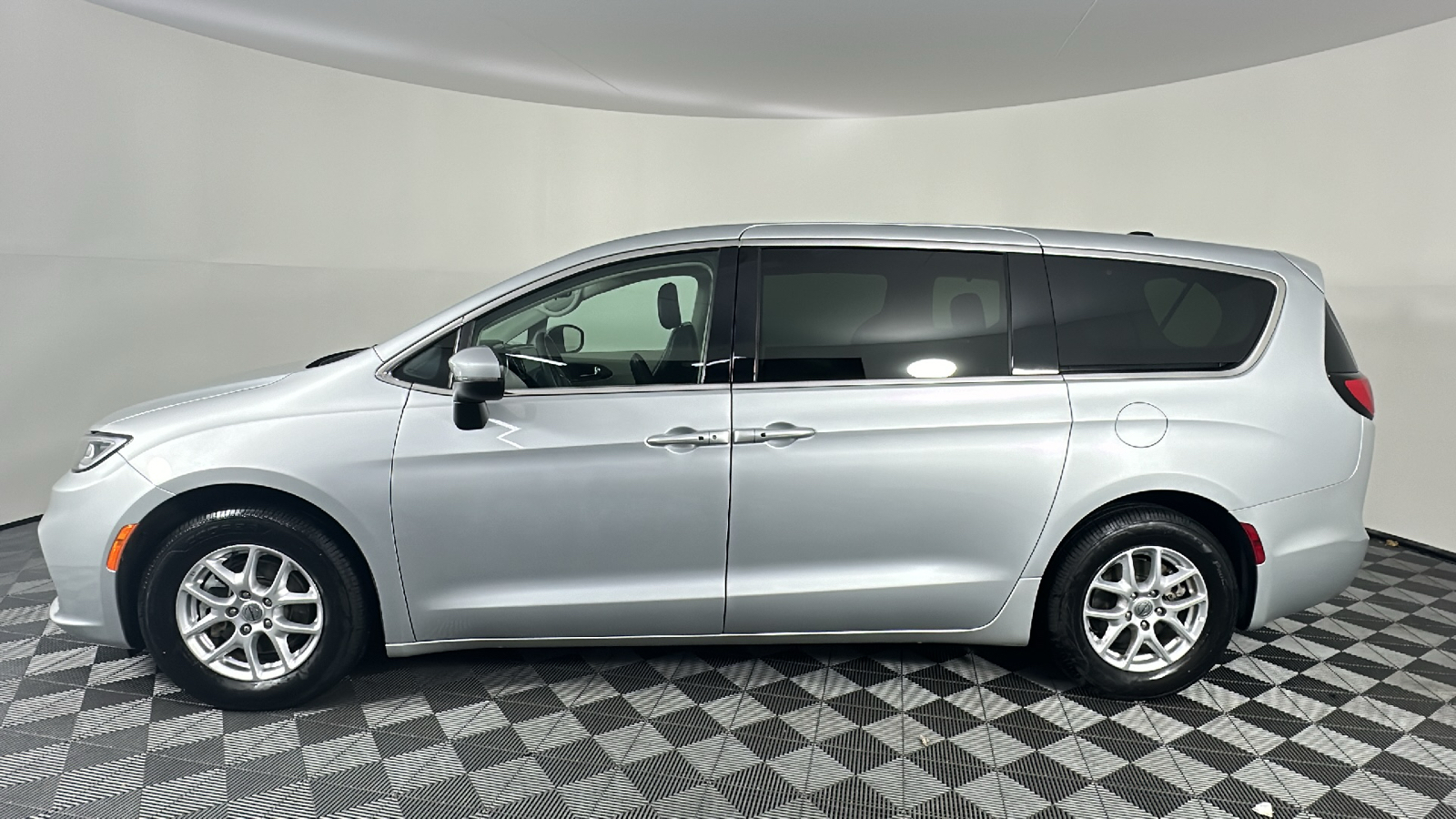 2023 Chrysler Pacifica Touring L 19