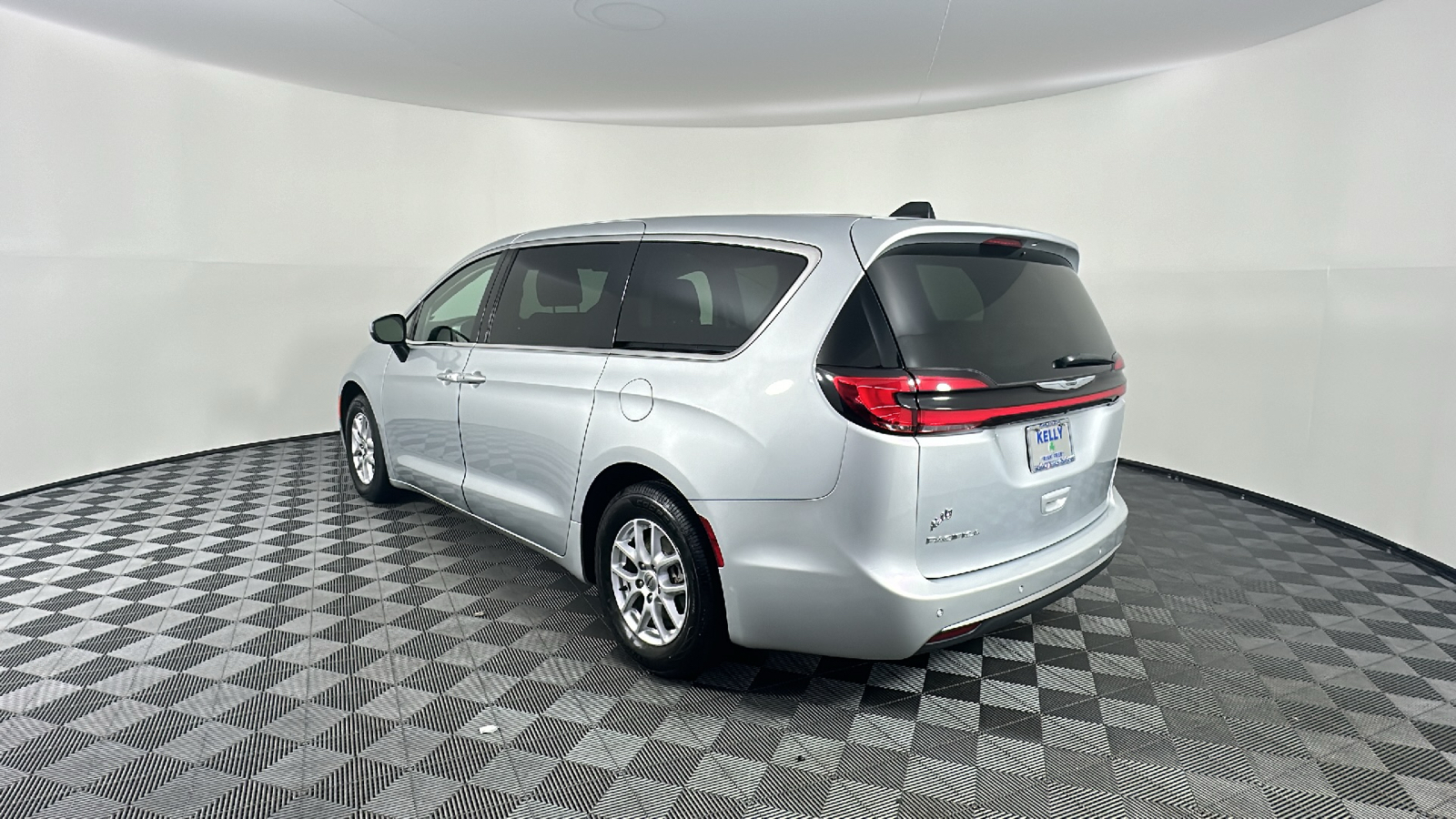 2023 Chrysler Pacifica Touring L 21