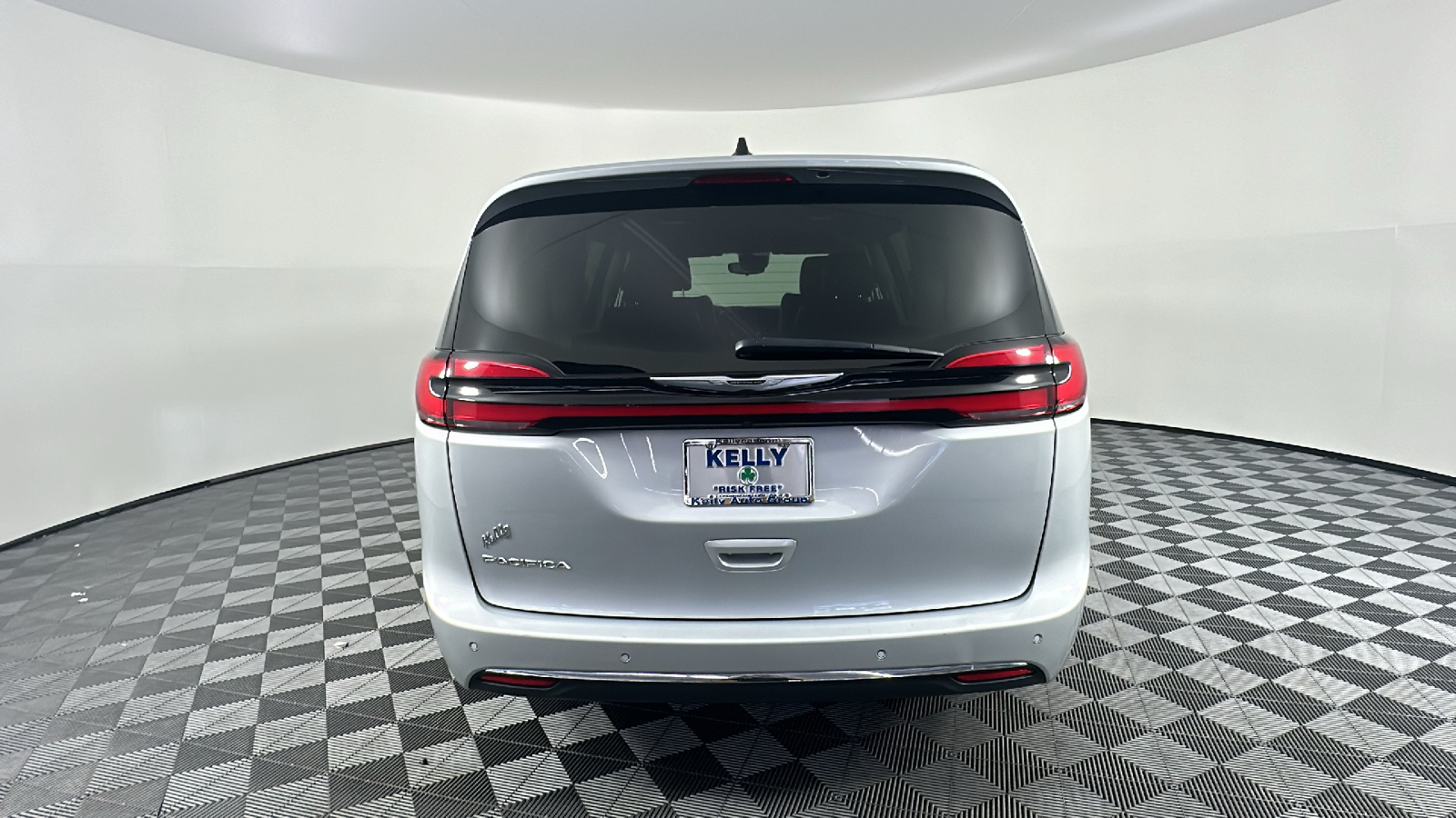 2023 Chrysler Pacifica Touring L 24