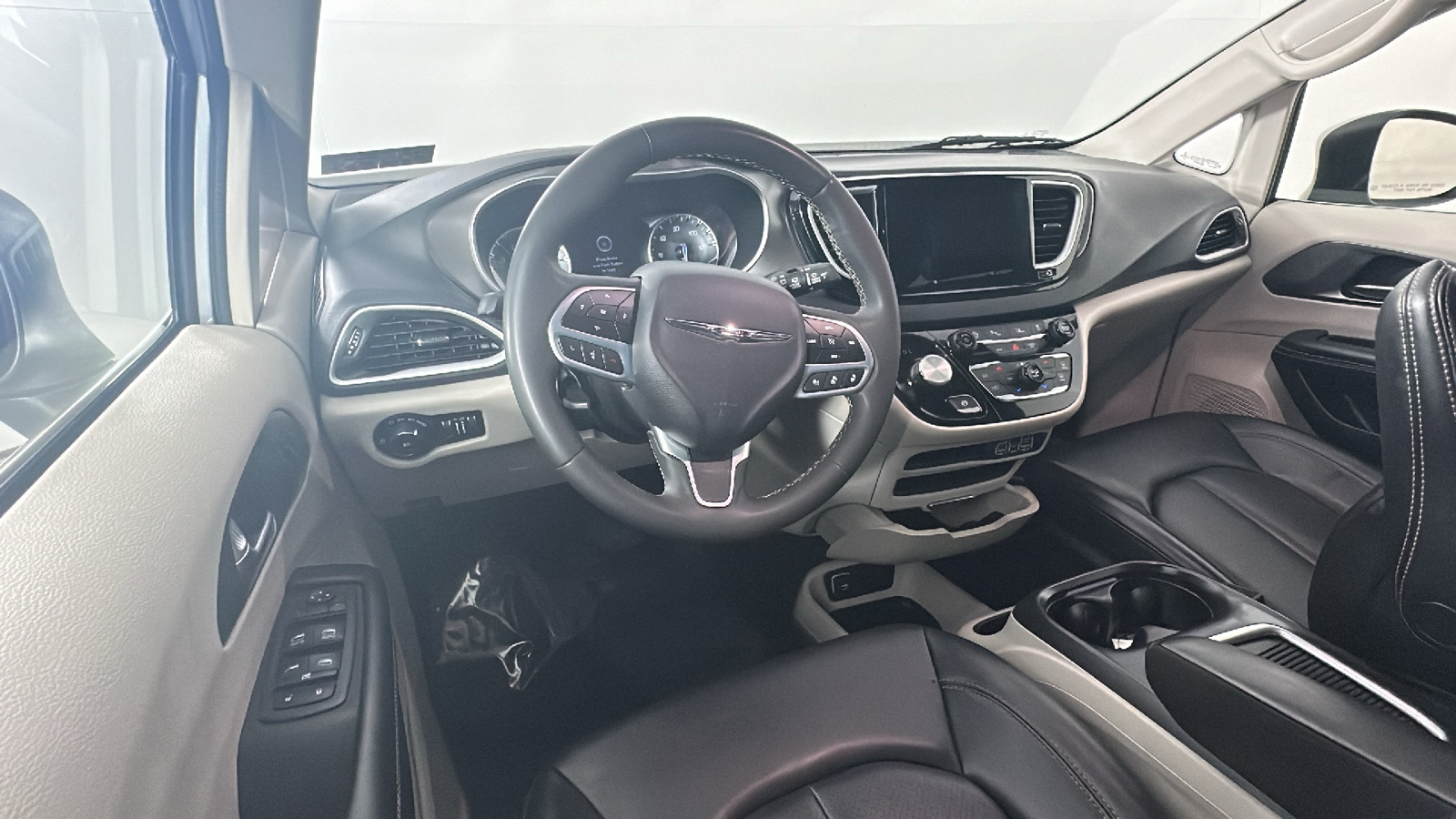 2023 Chrysler Pacifica Touring L 35