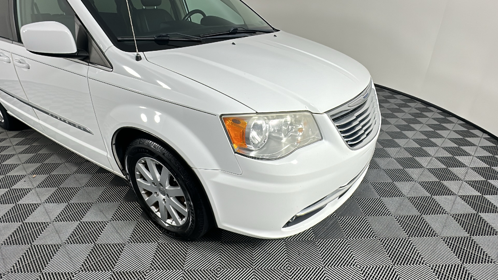 2014 Chrysler Town and Country Touring 2