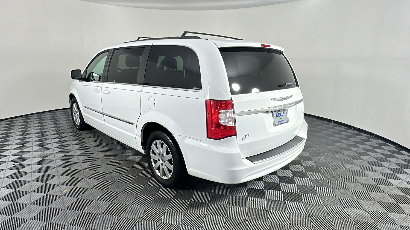 2014 Chrysler Town and Country Touring 11