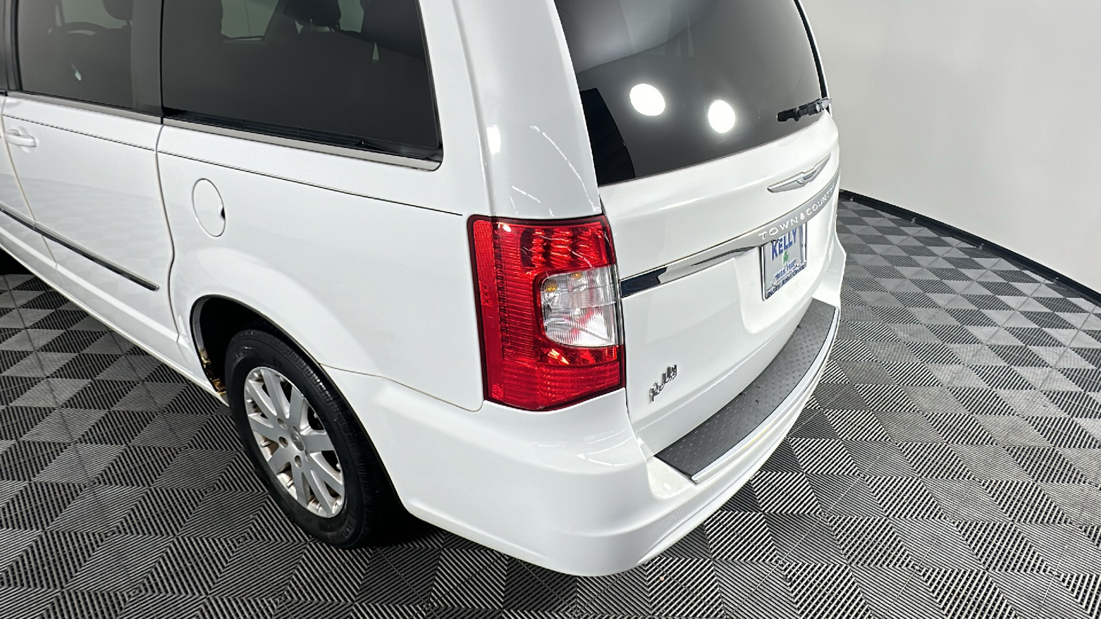 2014 Chrysler Town and Country Touring 12