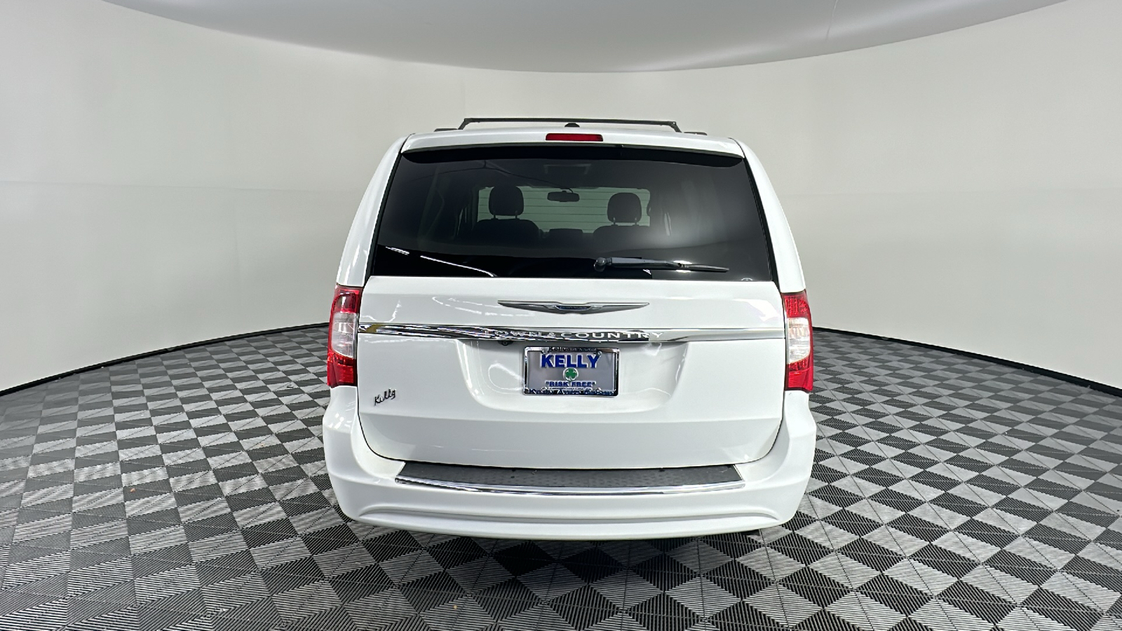 2014 Chrysler Town and Country Touring 14