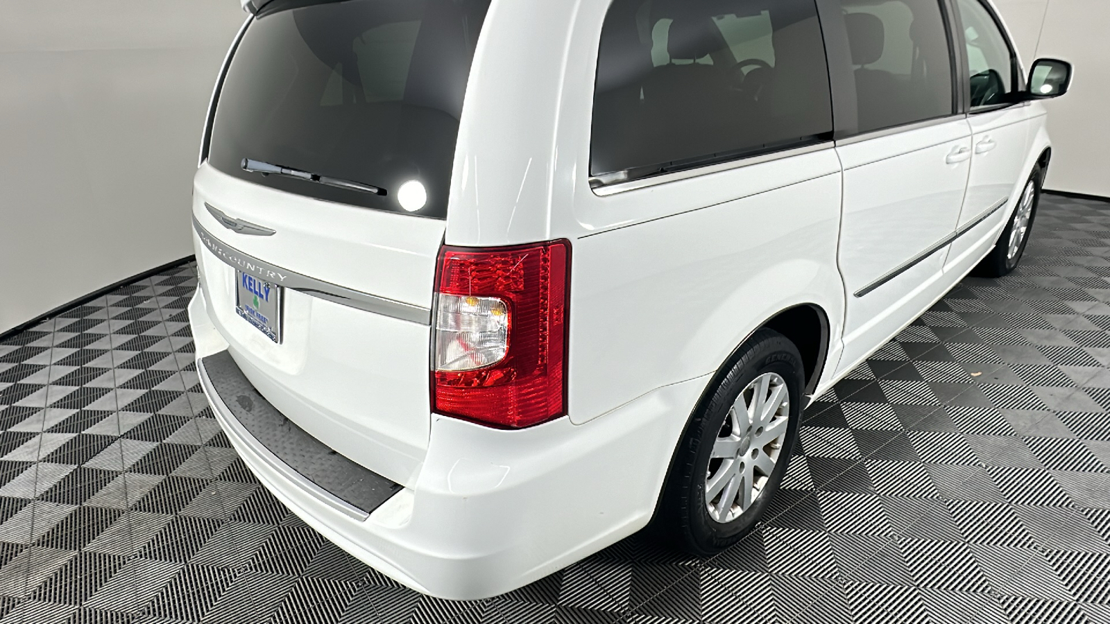 2014 Chrysler Town and Country Touring 19