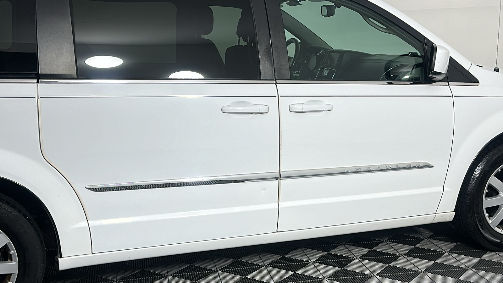 2014 Chrysler Town and Country Touring 22