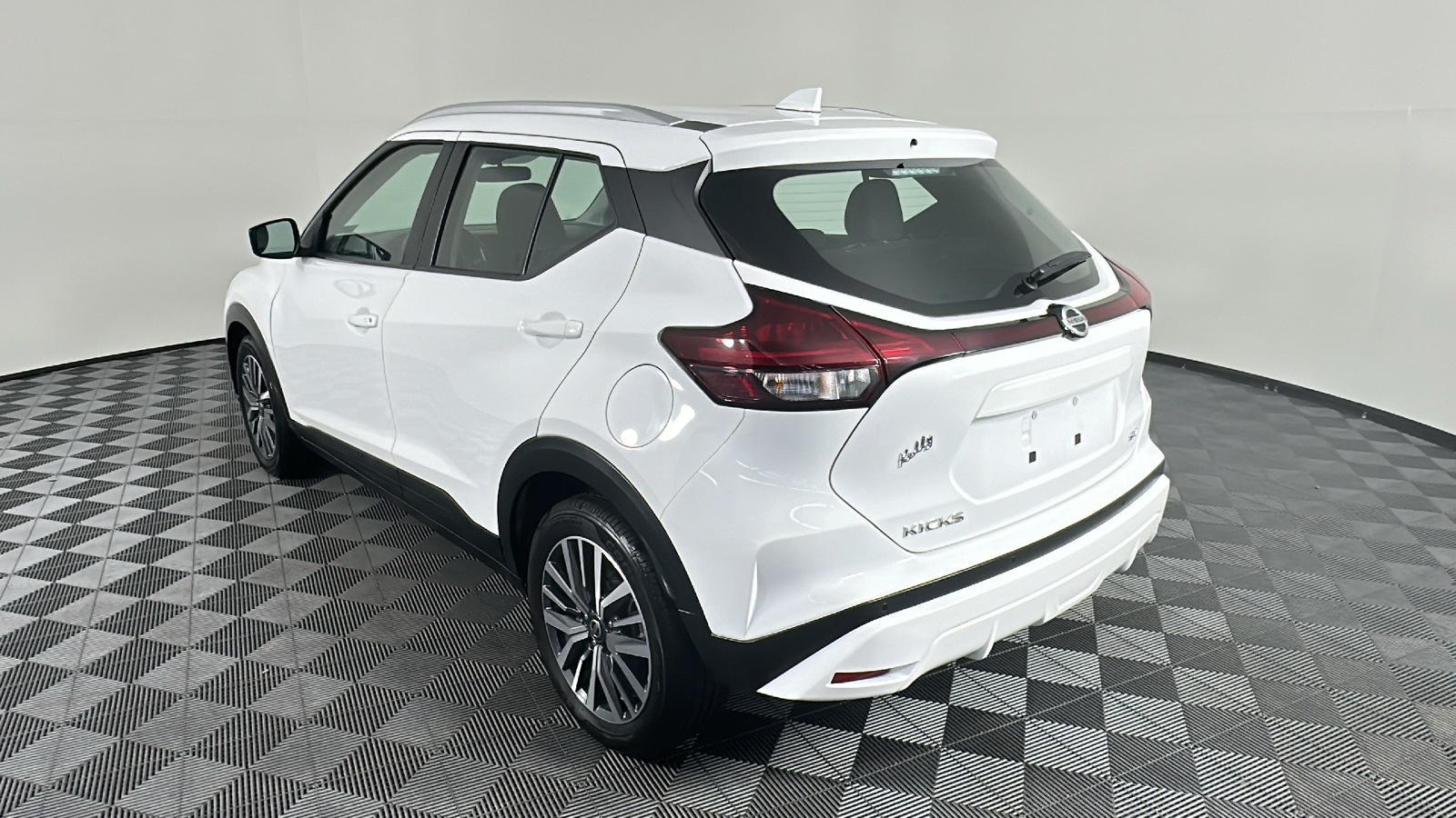 2021 Nissan Kicks SV 11