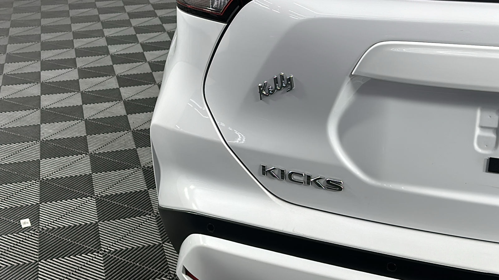 2021 Nissan Kicks SV 16