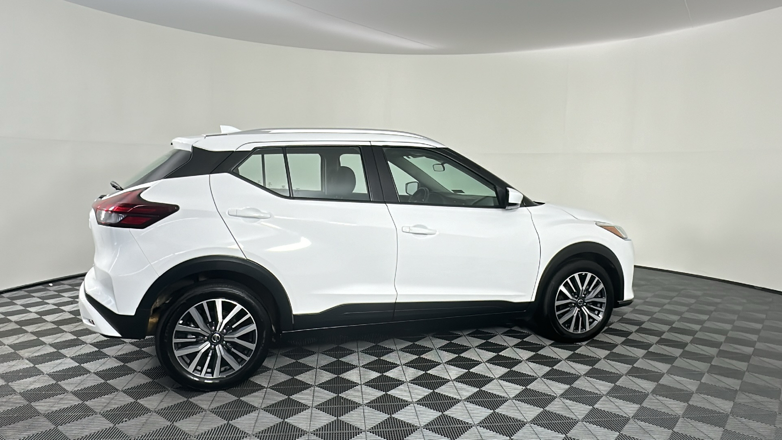 2021 Nissan Kicks SV 22