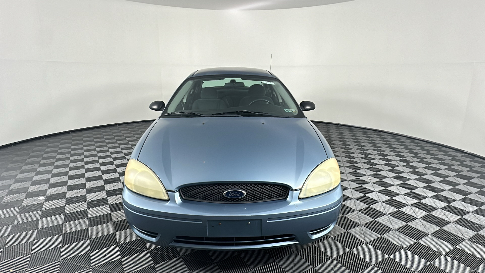 2005 Ford Taurus SE 4