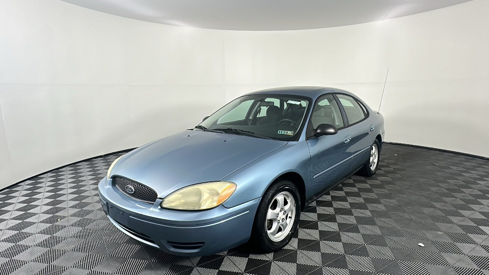 2005 Ford Taurus SE 6