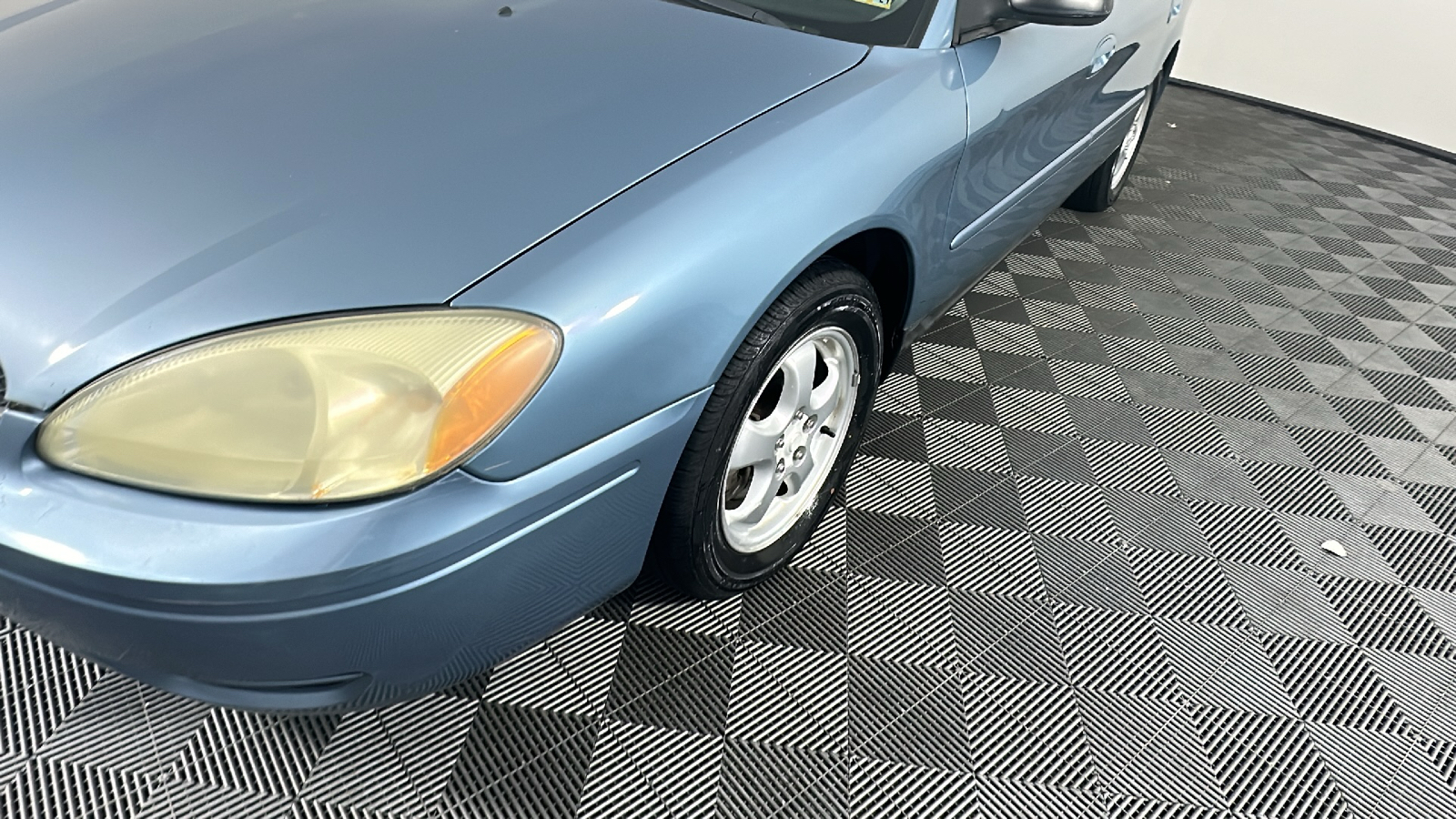 2005 Ford Taurus SE 7