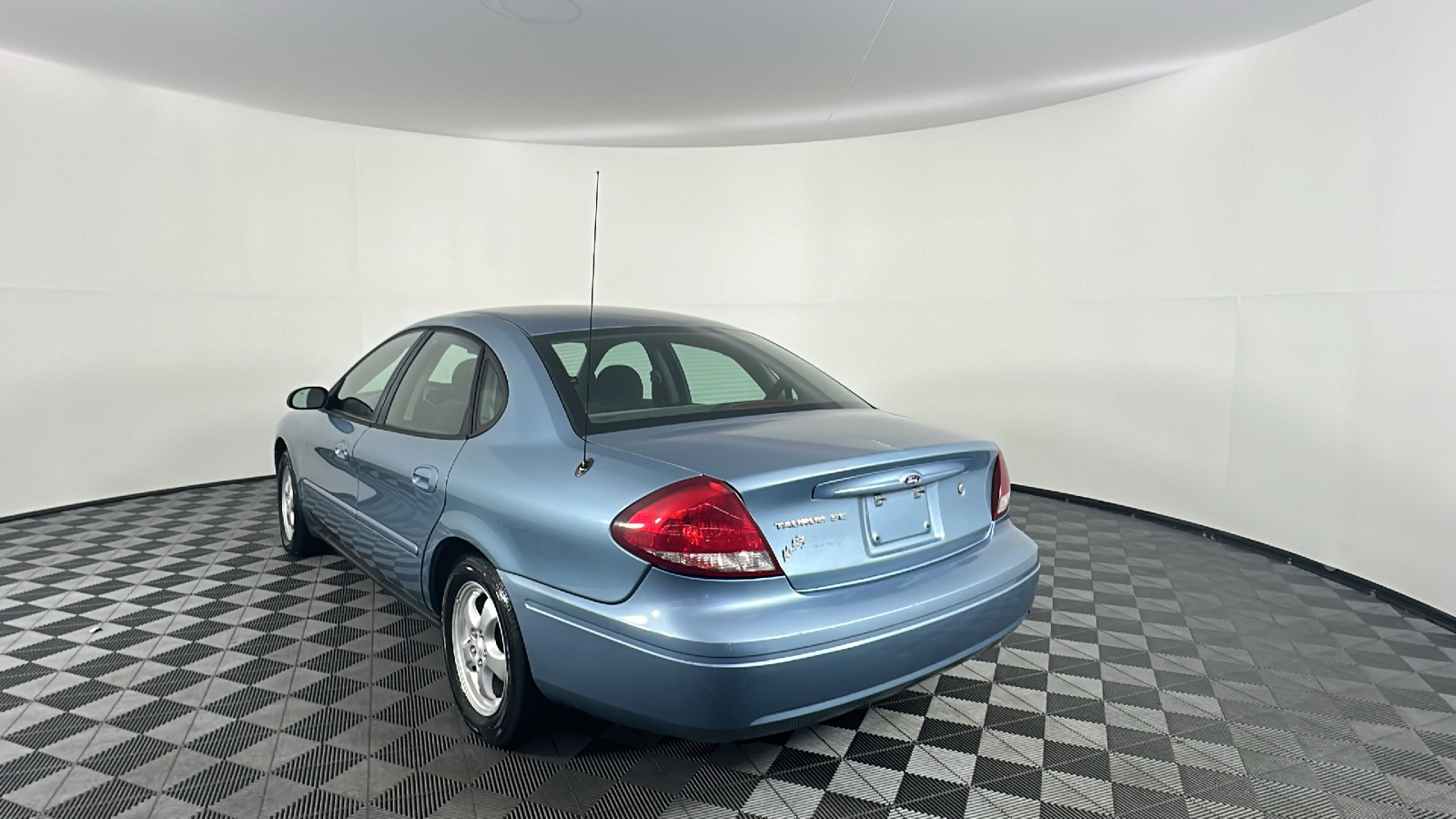 2005 Ford Taurus SE 10