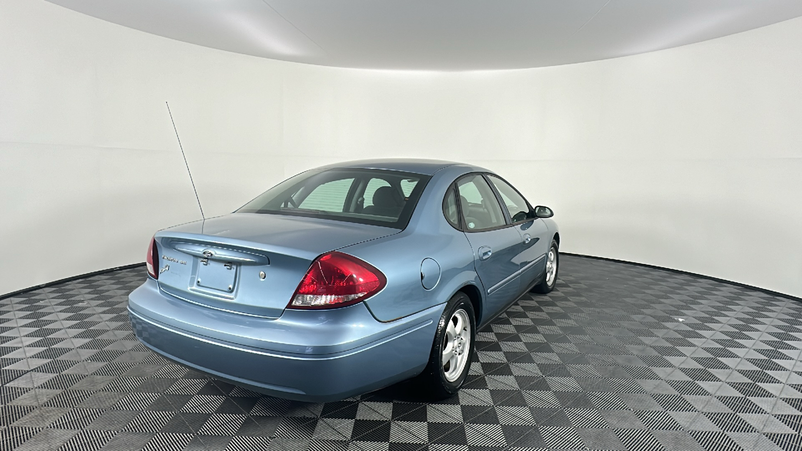 2005 Ford Taurus SE 14