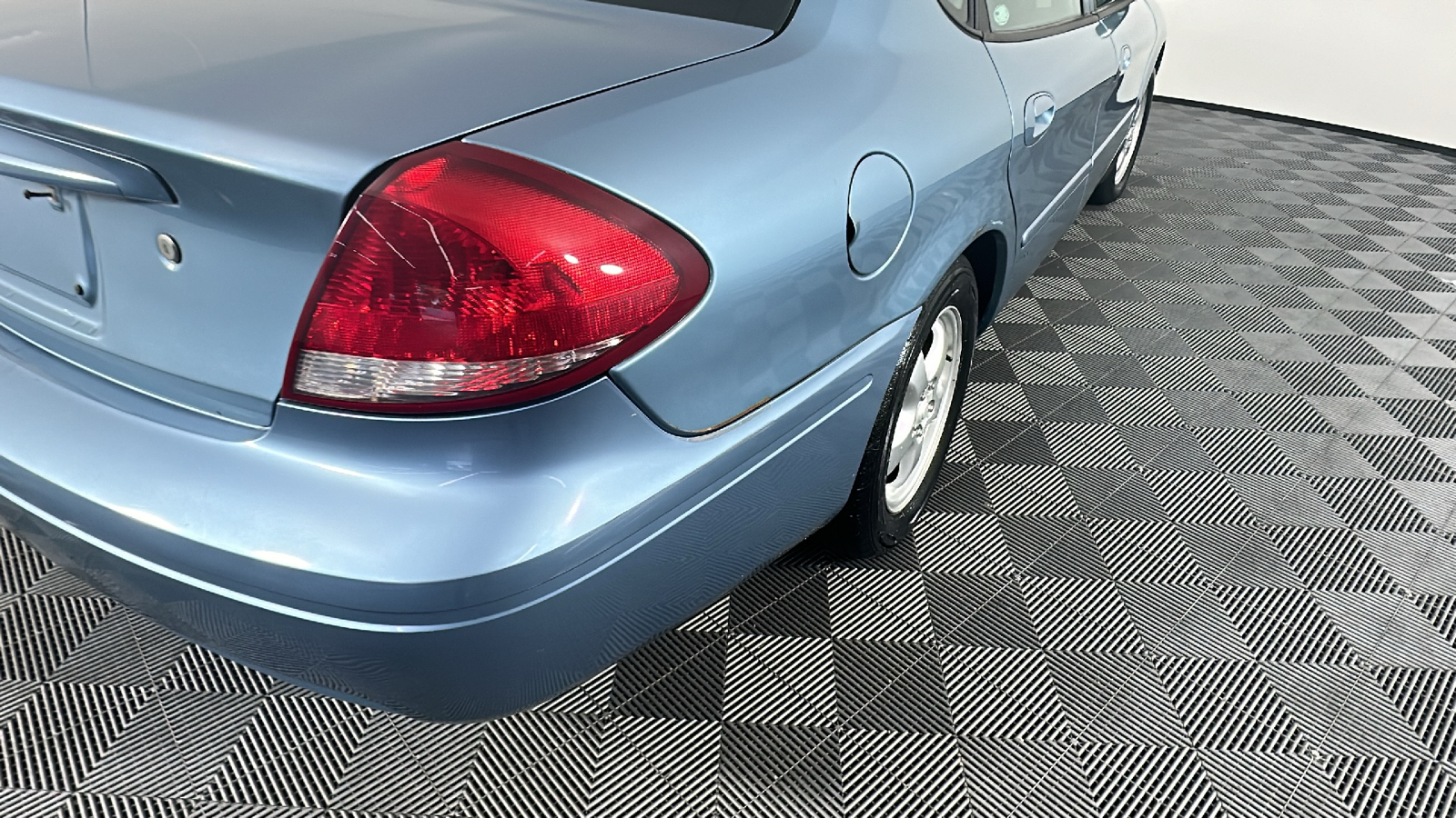 2005 Ford Taurus SE 15