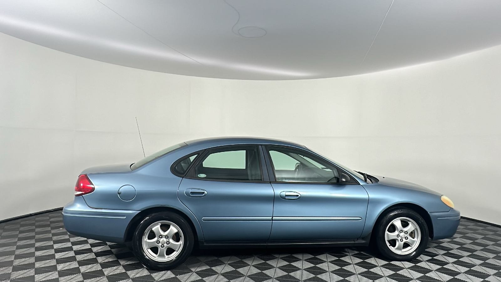 2005 Ford Taurus SE 17