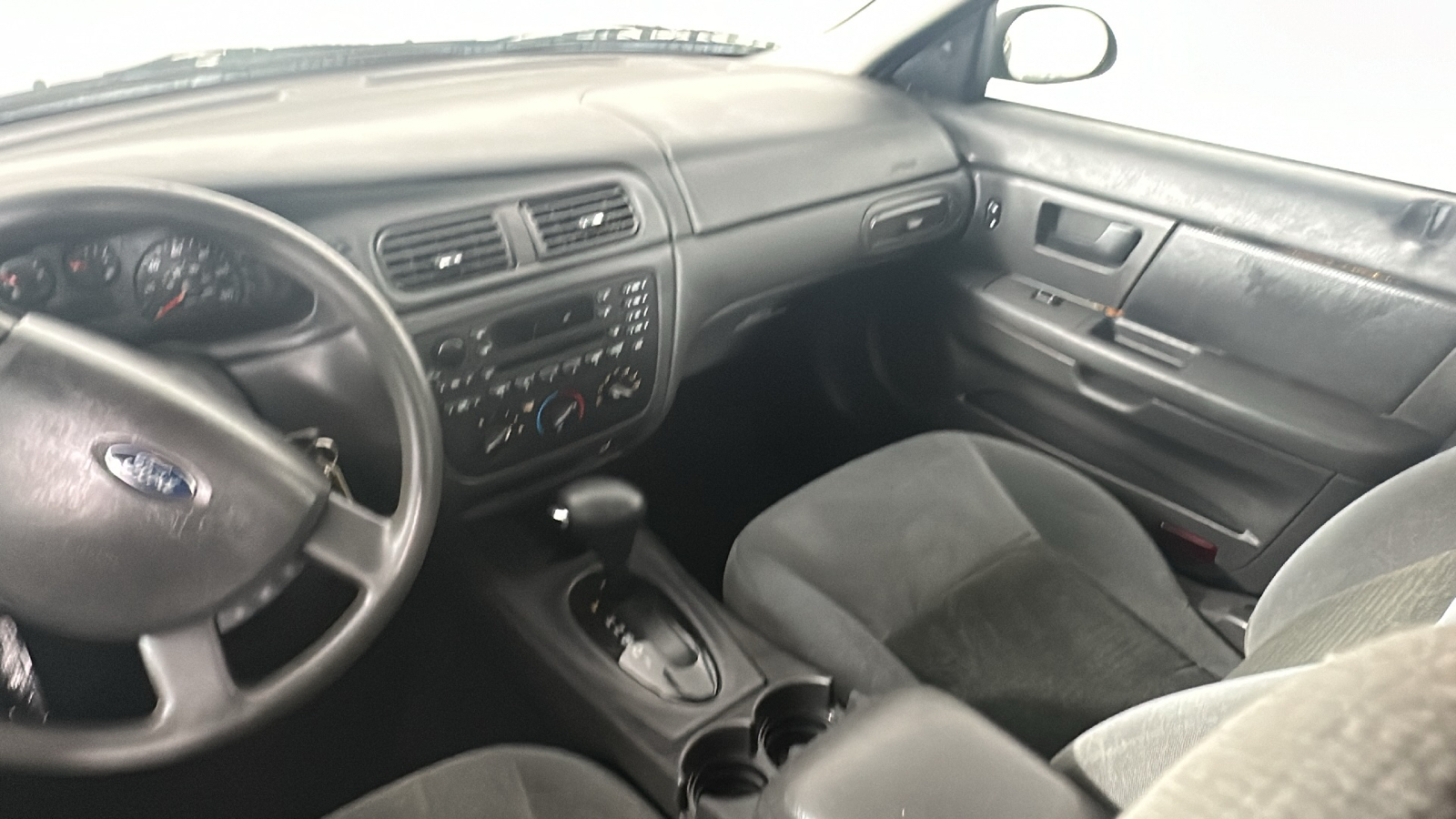 2005 Ford Taurus SE 23