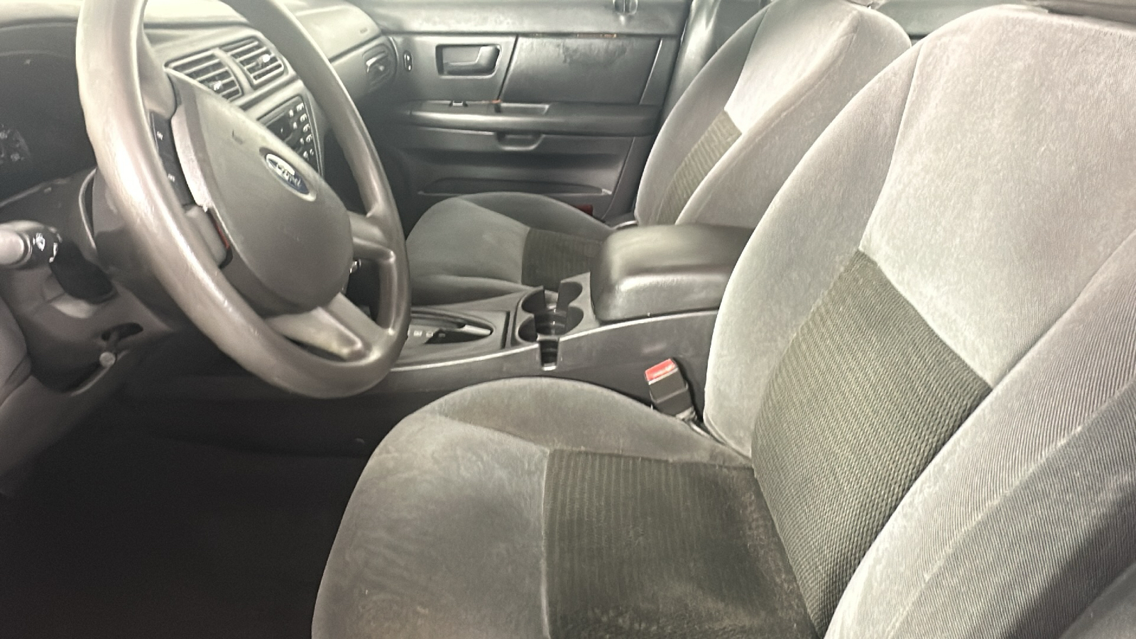 2005 Ford Taurus SE 27