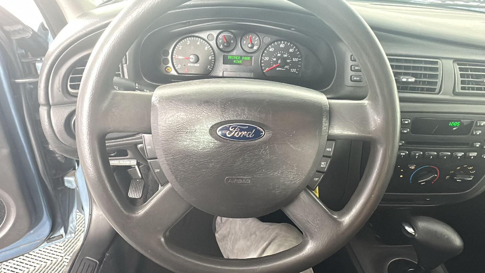 2005 Ford Taurus SE 30