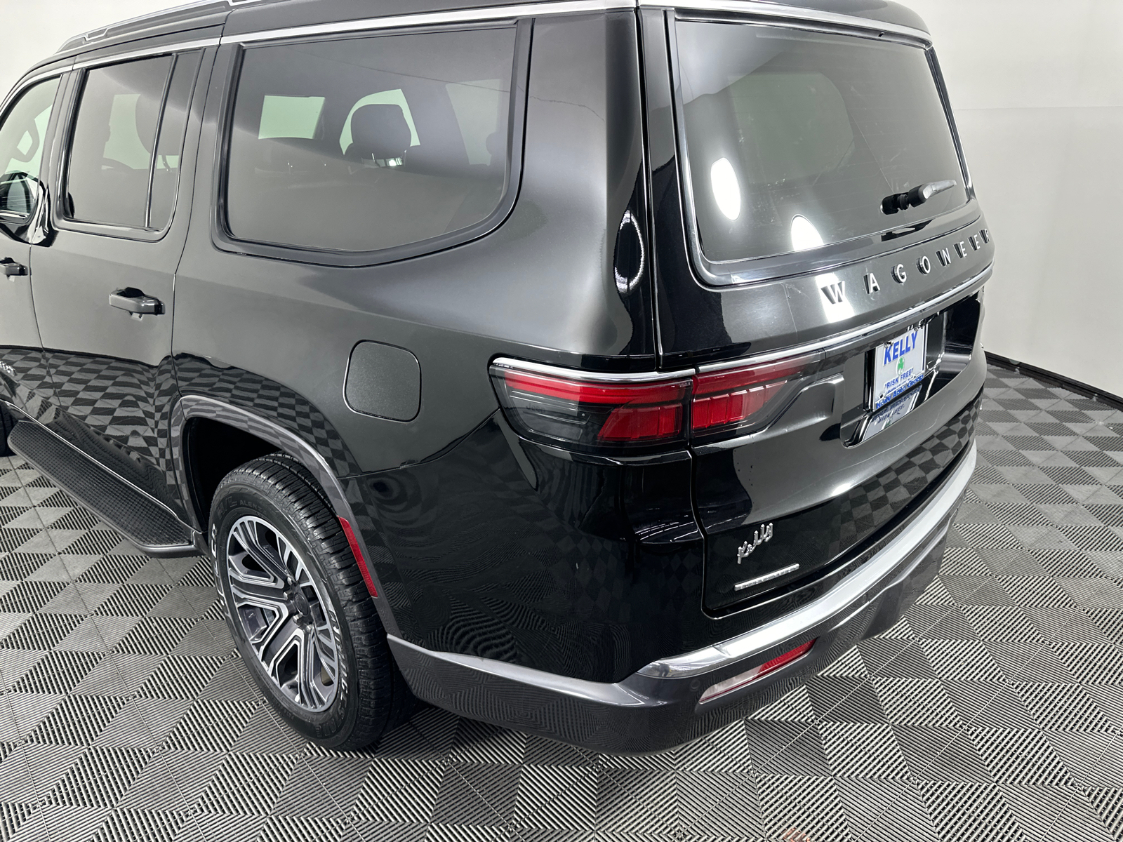 2022 Jeep Wagoneer Series III 12