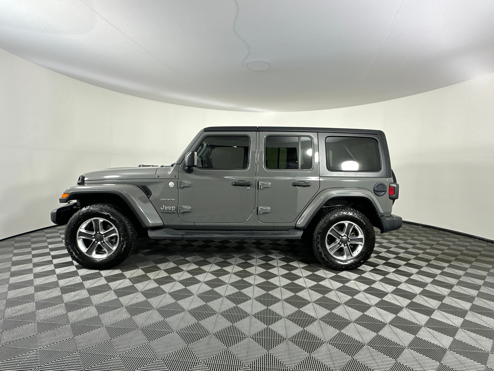 2021 Jeep Wrangler Unlimited Sahara 8