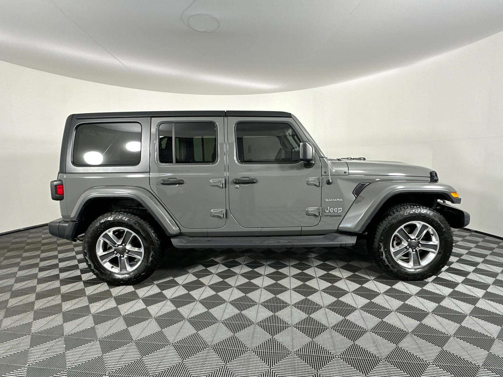 2021 Jeep Wrangler Unlimited Sahara 19