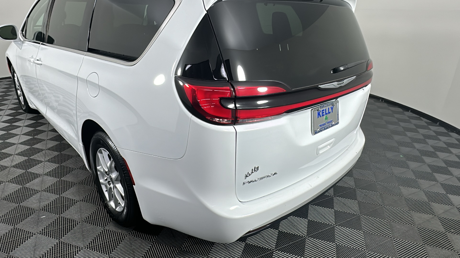 2022 Chrysler Pacifica Touring L 12