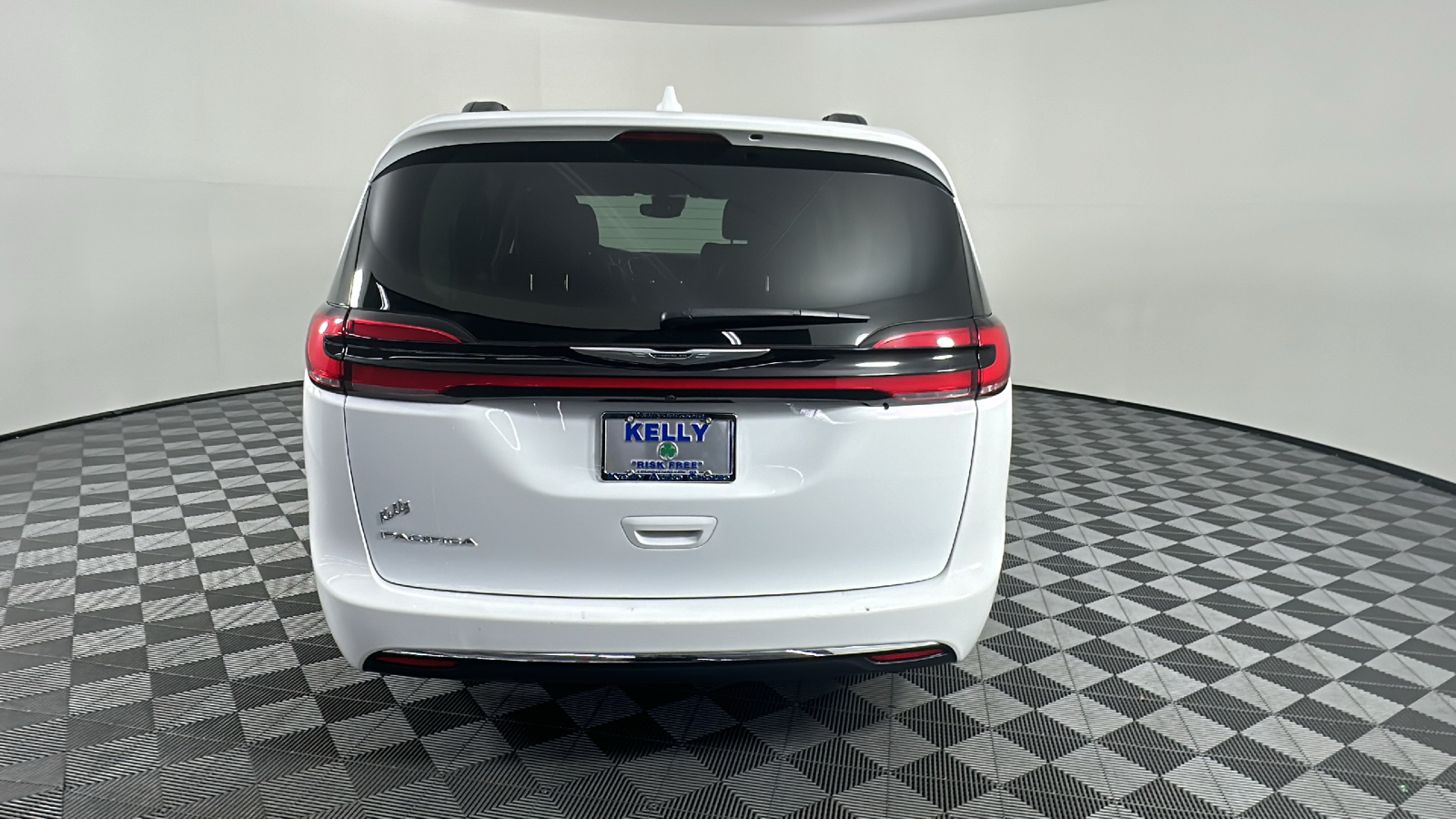 2022 Chrysler Pacifica Touring L 14
