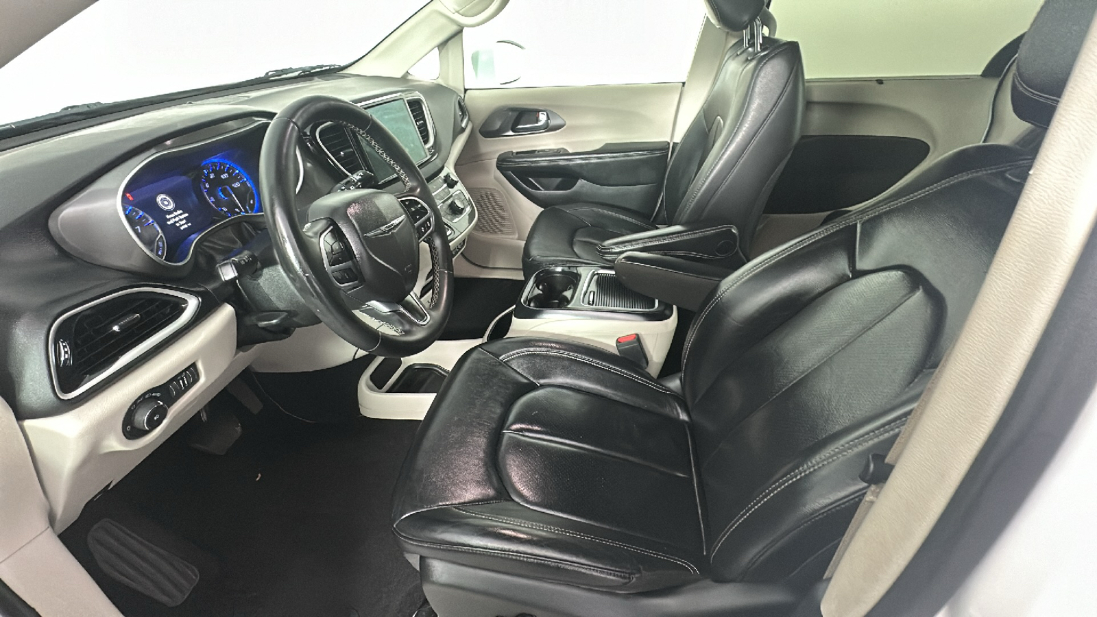 2022 Chrysler Pacifica Touring L 32