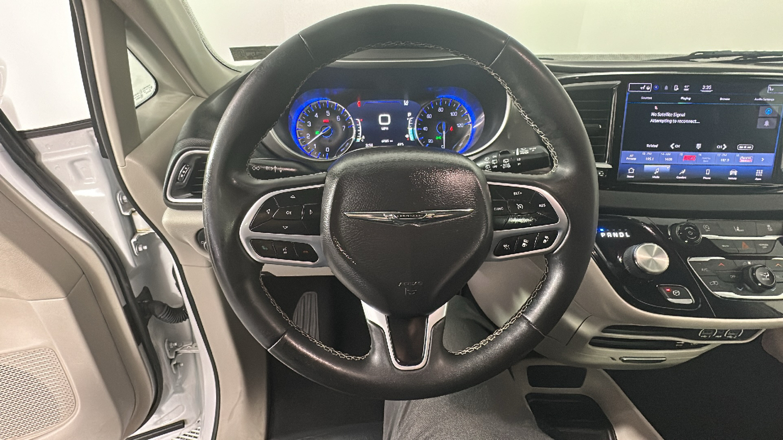 2022 Chrysler Pacifica Touring L 35