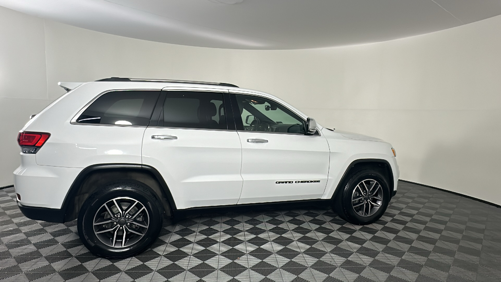 2020 Jeep Grand Cherokee Limited 23
