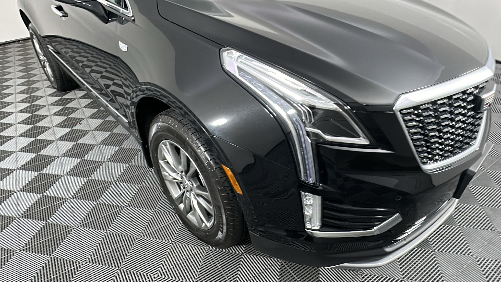2021 Cadillac XT5 Premium Luxury 2