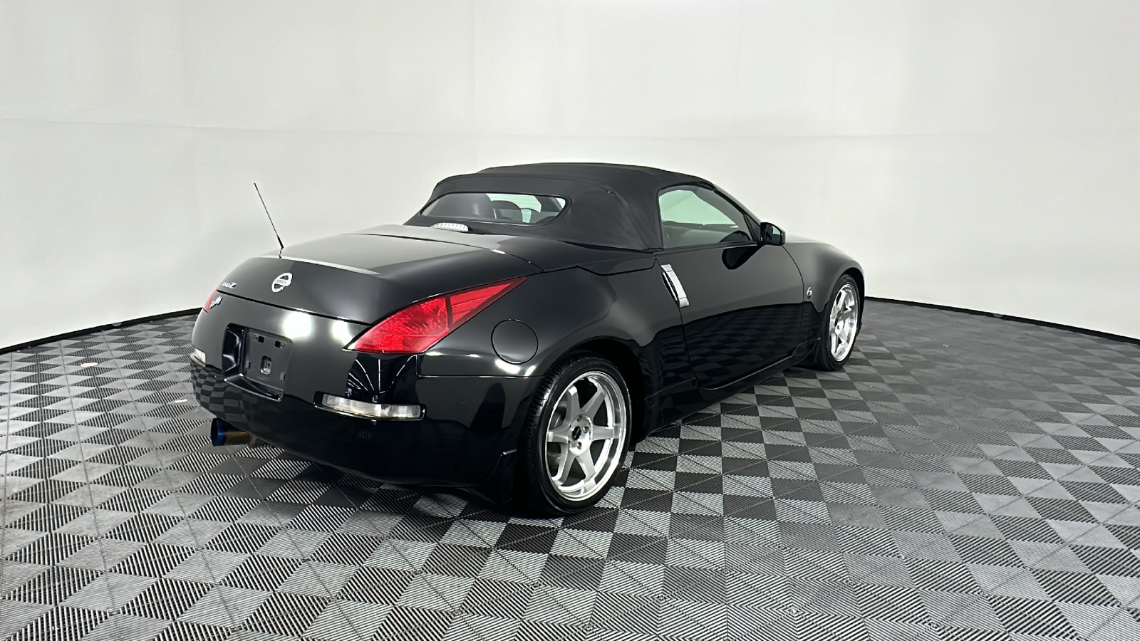 2004 Nissan 350Z Touring 19