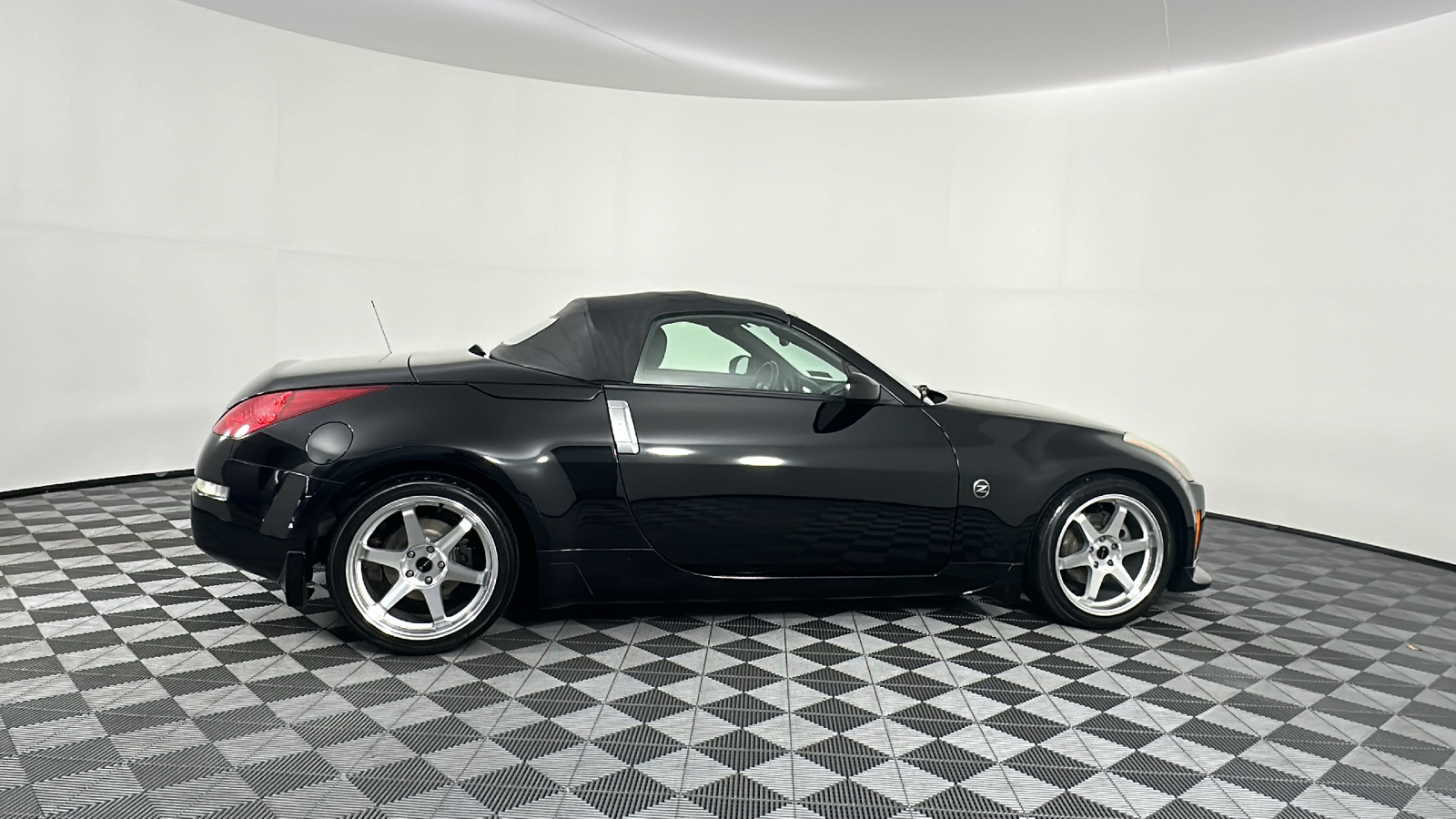 2004 Nissan 350Z Touring 22