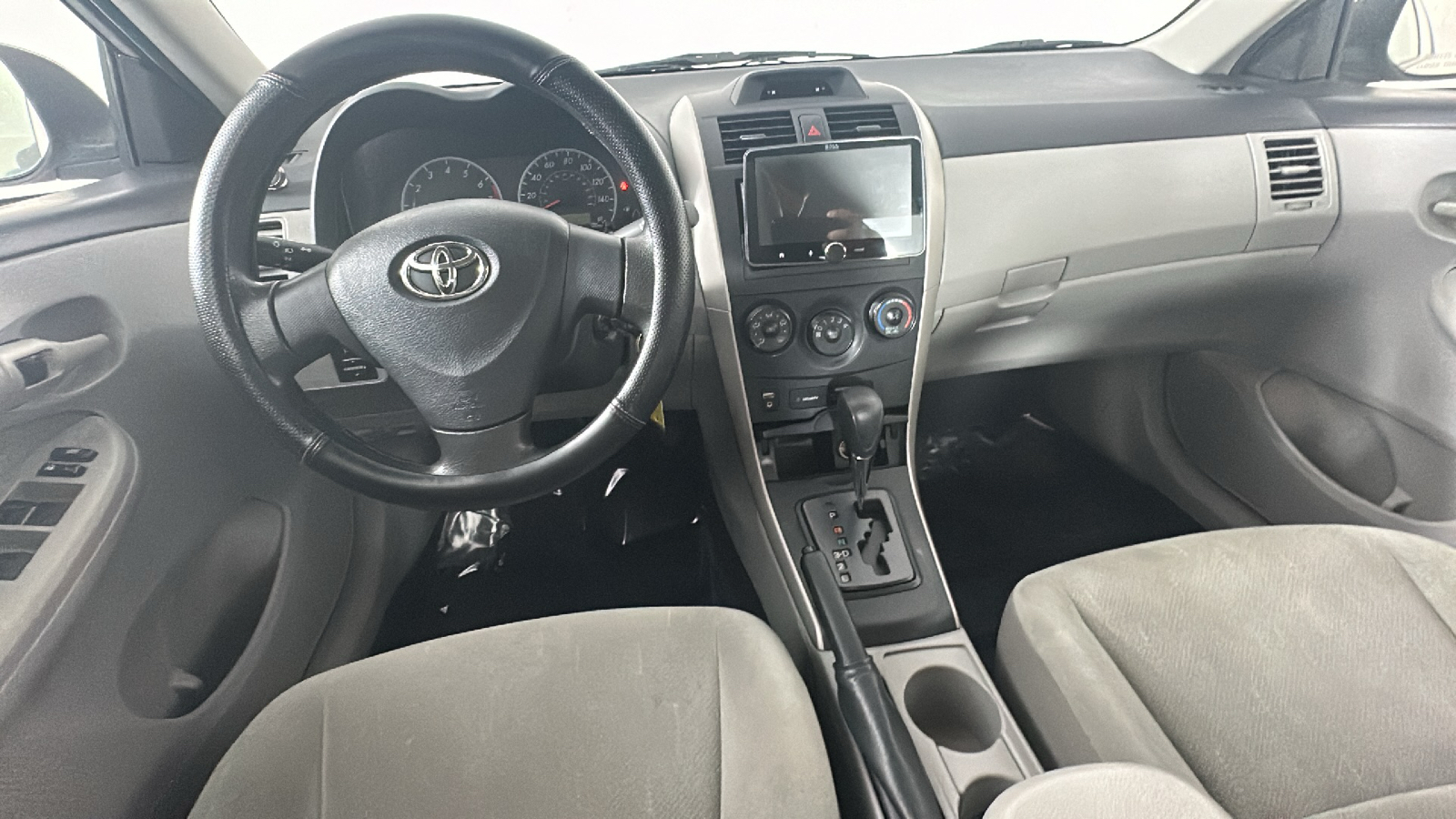 2013 Toyota Corolla L 28